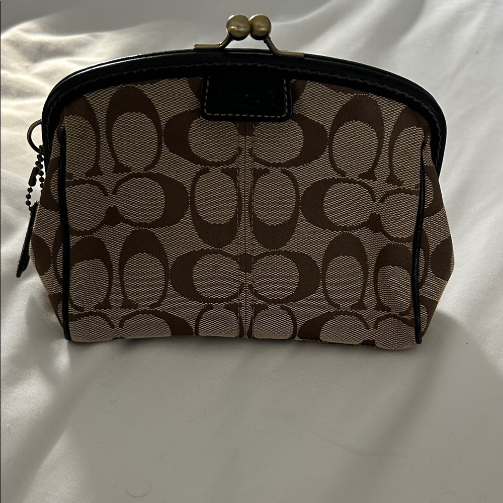 *RARE* *VINTAGE* Coach Signature Kisslock Pouch